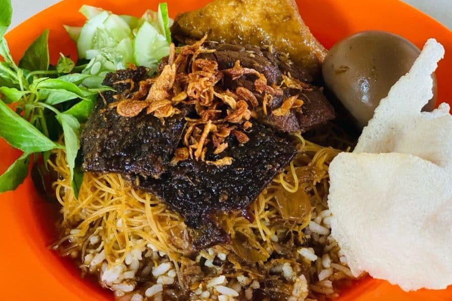 Mengenal Nasi Ulam, Menu Sarapan Khas Betawi yang Kini Kian Langka Mengenal Nasi Ulam, Menu Sarapan Khas Betawi yang Kini Kian Langka