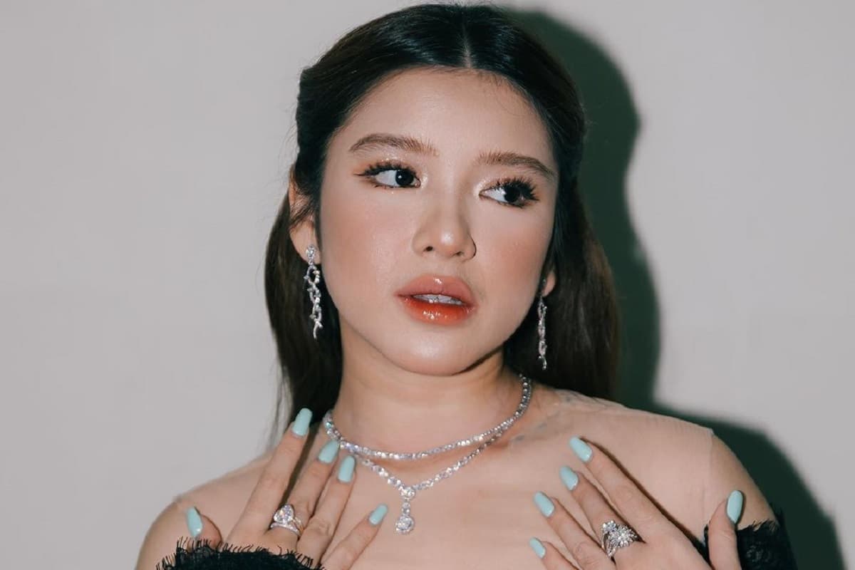 Bikin Ngakak, Tiara Andini Tiba-tiba Tampilkan Video Ivan Gunawan <i>Bukankah Semesta</i> di Konser Bikin Ngakak, Tiara Andini Tiba-tiba Tampilkan Video Ivan Gunawan <i>Bukankah Semesta</i> di Konser