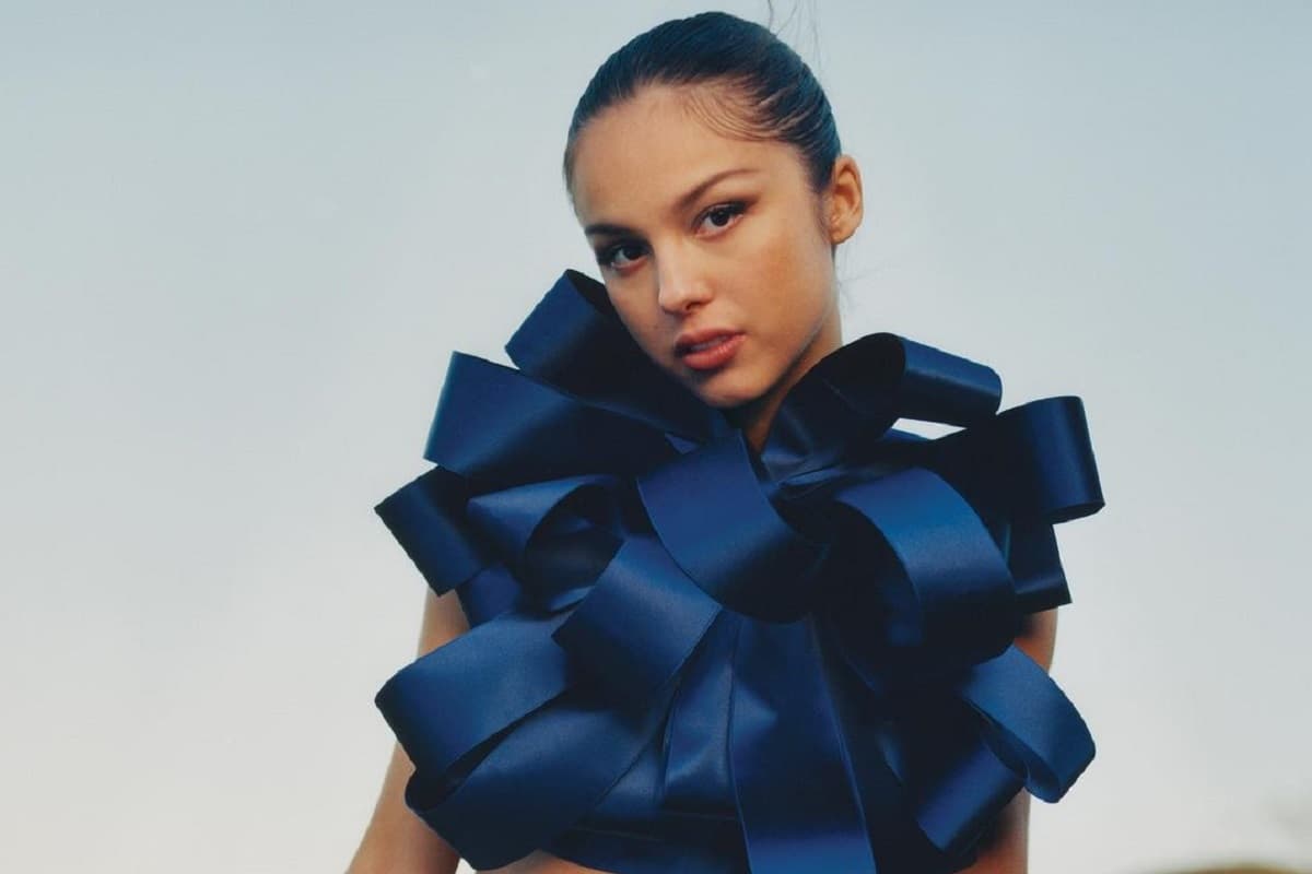 Lirik Lagu dan Chord Gitar <i>Drivers License</i> dari Olivia Rodrigo Lirik Lagu dan Chord Gitar <i>Drivers License</i> dari Olivia Rodrigo