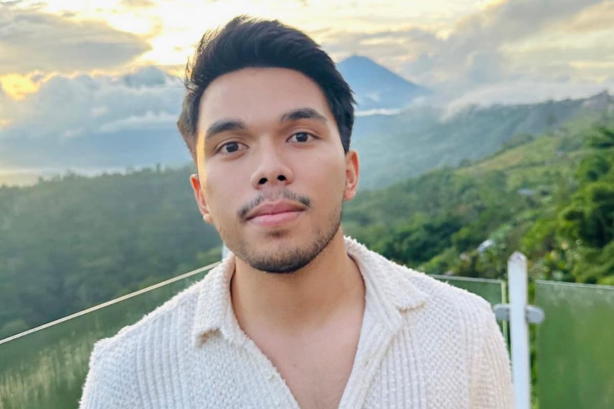 Aaliyah Massaid Gelendot Ditangan Thariq Halilintar, Netizen: Oh Taaruf Tuh Nempel Aaliyah Massaid Gelendot Ditangan Thariq Halilintar, Netizen: Oh Taaruf Tuh Nempel