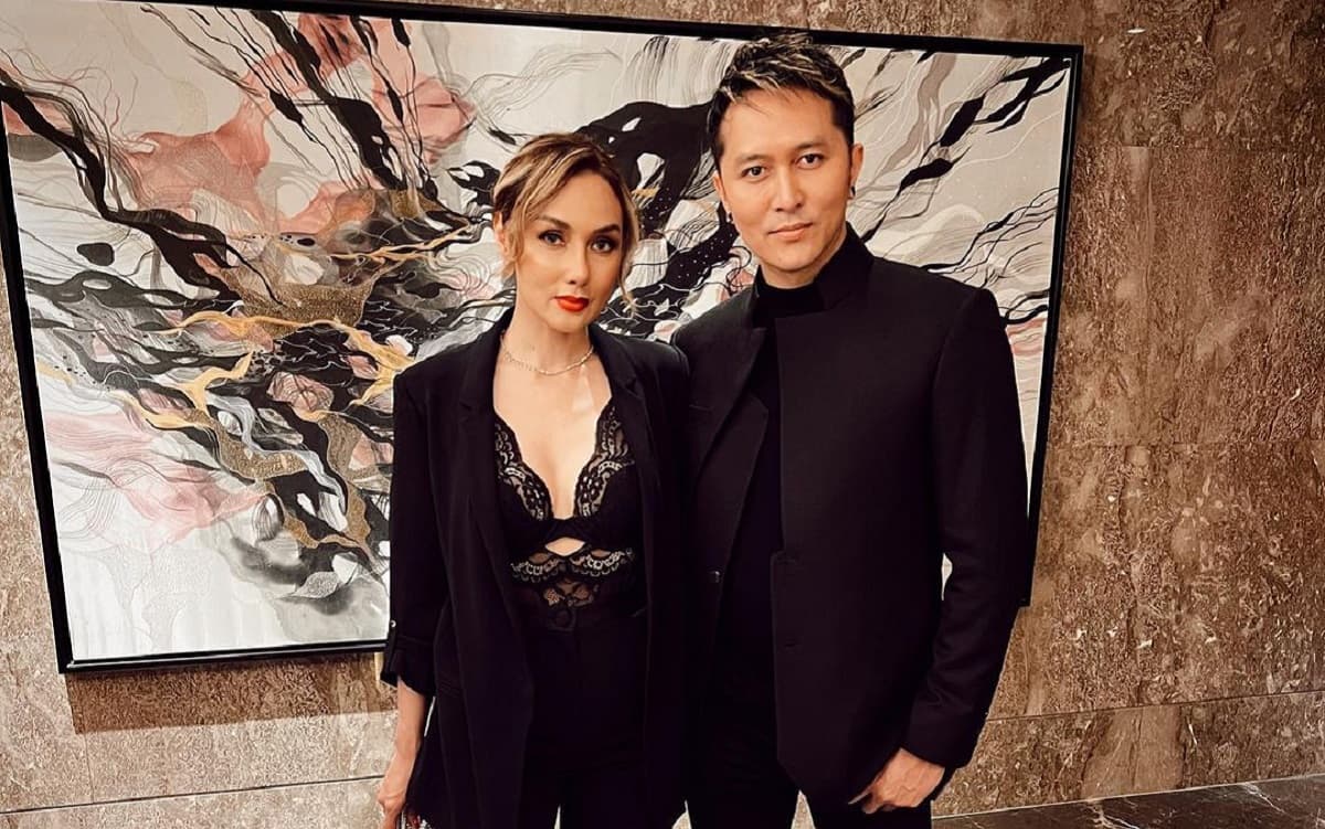 Pengalaman Sara Wijayanto dan Demian Aditya Buka Kaca Boneka Annabelle Pengalaman Sara Wijayanto dan Demian Aditya Buka Kaca Boneka Annabelle