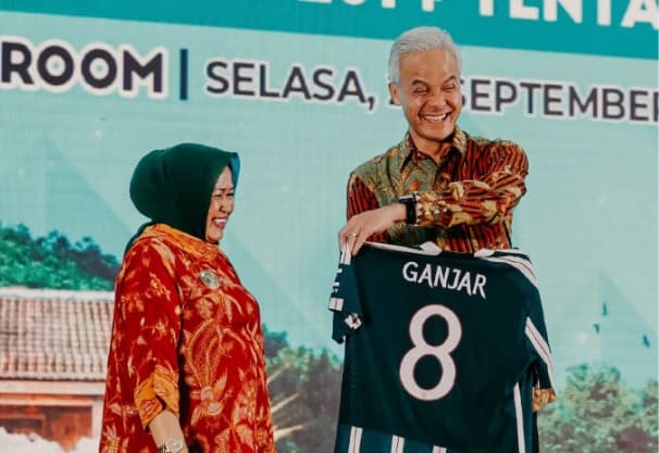 Kena Hujat Seorang Netizen karena Semangati Fans Manchester United, Ganjar Pranowo: Ya Maaf Ya Kena Hujat Seorang Netizen karena Semangati Fans Manchester United, Ganjar Pranowo: Ya Maaf Ya