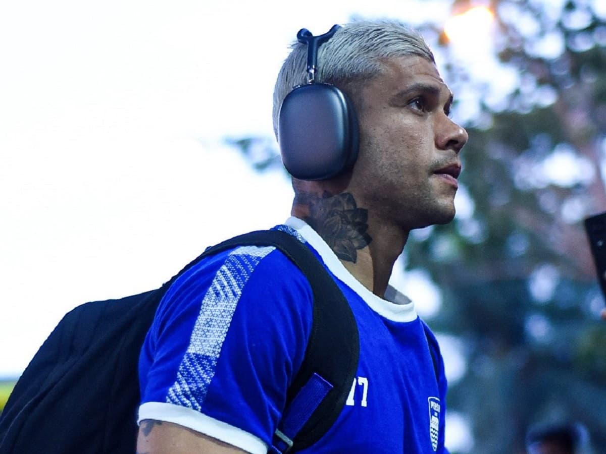 Kisah Ciro Alves, Pesepakbola Andalan Persib Bandung yang Pernah Diramal Legenda Pele akan Jadi Pemain Terbaik Dunia Kisah Ciro Alves, Pesepakbola Andalan Persib Bandung yang Pernah Diramal Legenda Pele akan Jadi Pemain Terbaik Dunia