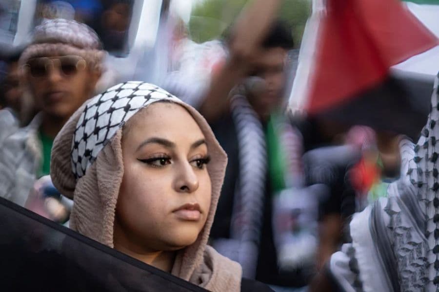 Mengenal Asal-usul Keffiyeh, Pengikat Kepala Simbol Perlawanan Palestina Mengenal Asal-usul Keffiyeh, Pengikat Kepala Simbol Perlawanan Palestina
