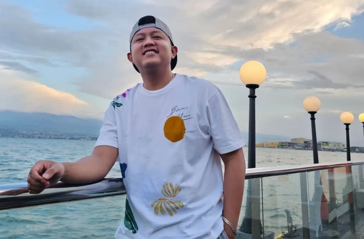 5 Artis Pernah Terlilit Utang Ratusan Juta Hingga Miliaran 5 Artis Pernah Terlilit Utang Ratusan Juta Hingga Miliaran