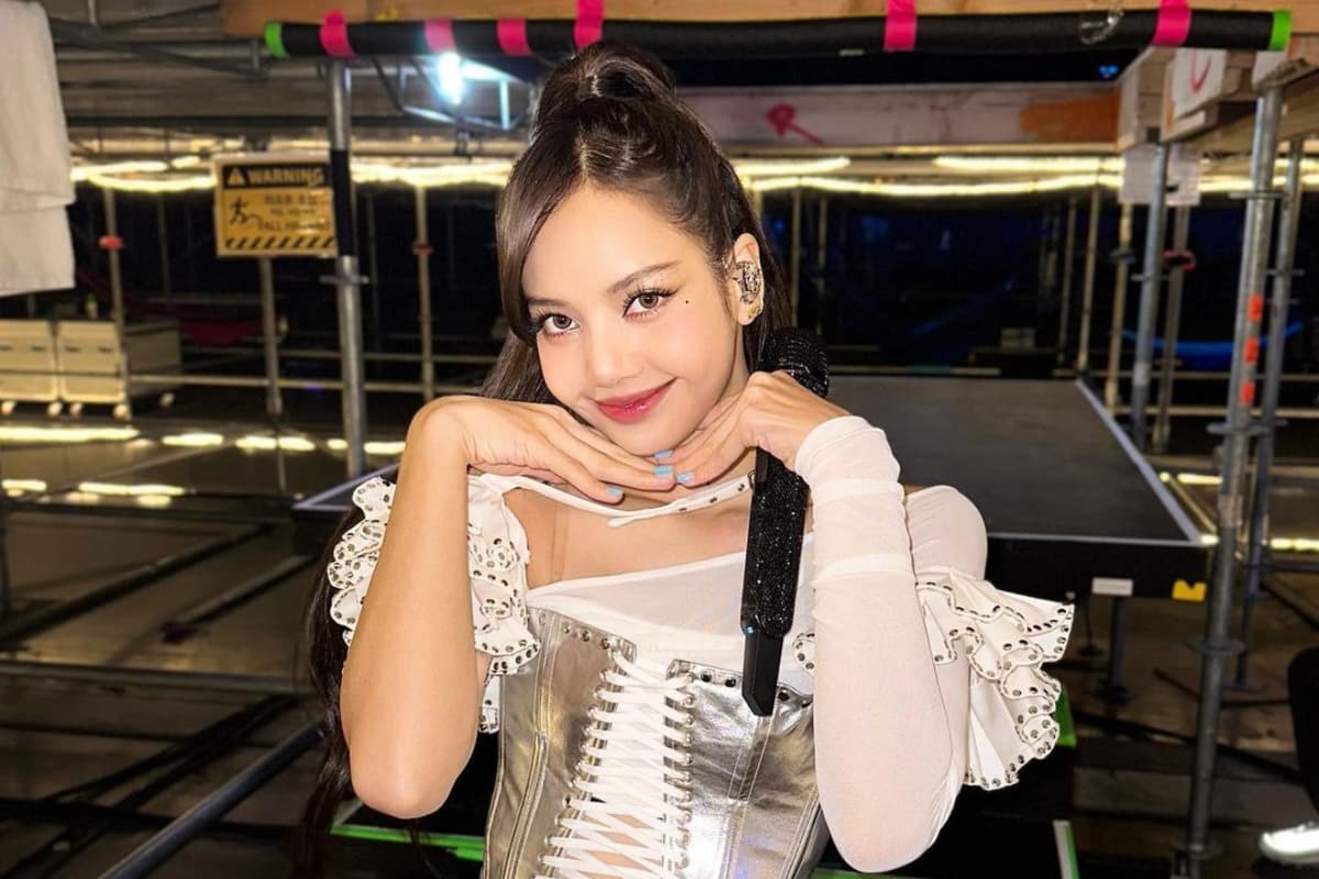 Tampil di <i>Crazy Horse Show Paris</i>, Lisa BLACKPINK Diblokir Media Sosial China Tampil di <i>Crazy Horse Show Paris</i>, Lisa BLACKPINK Diblokir Media Sosial China