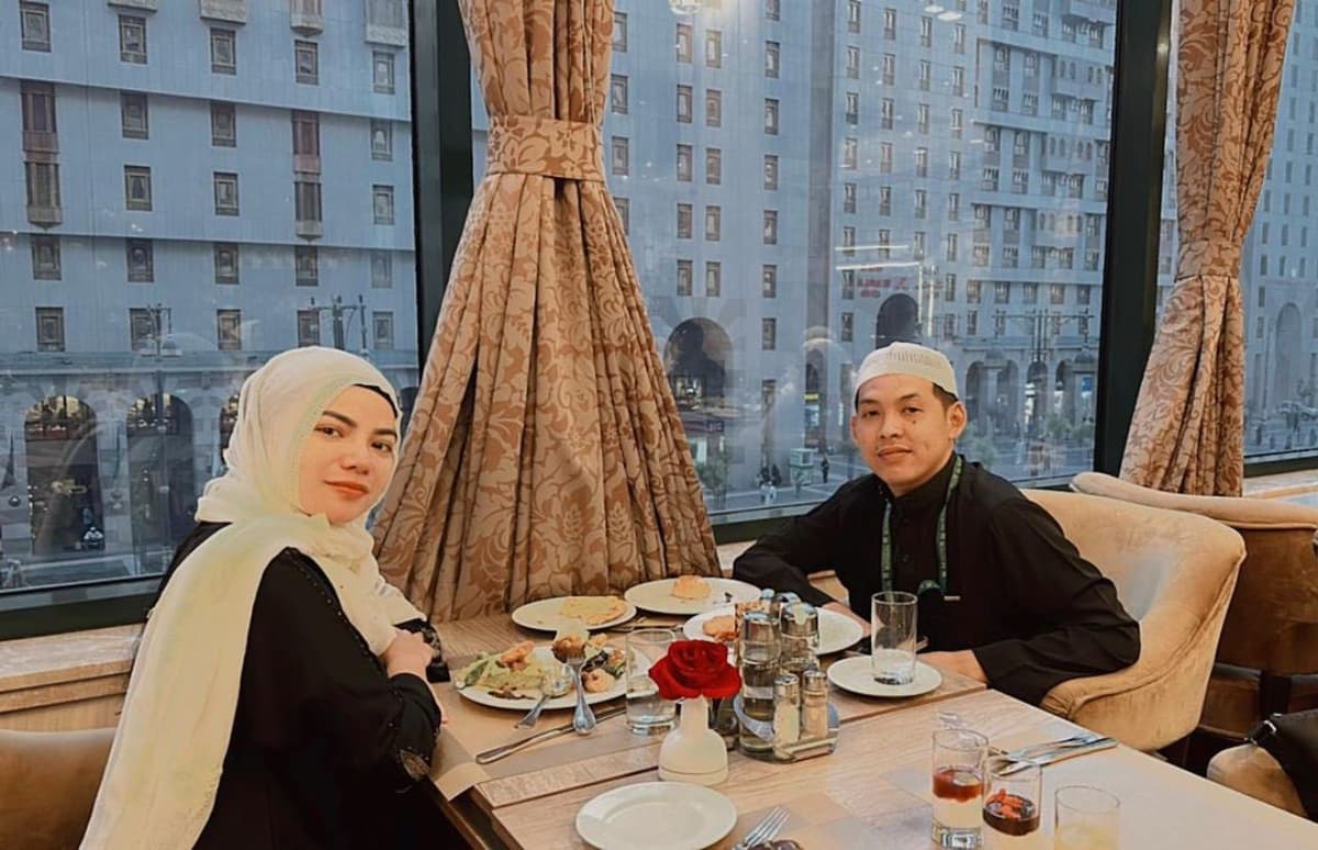 Ayu Soraya Sebut Ko Apex dan Dinar Candy Sudah Menikah Siri Sejak Agustus 2023 Ayu Soraya Sebut Ko Apex dan Dinar Candy Sudah Menikah Siri Sejak Agustus 2023