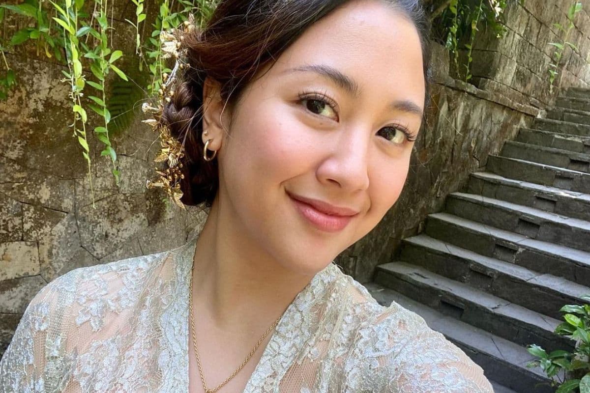 Gaya Sherina Pakai Kebaya Bali, Istri Baskara Mahendra yang Punya Senyum Menawan Gaya Sherina Pakai Kebaya Bali, Istri Baskara Mahendra yang Punya Senyum Menawan