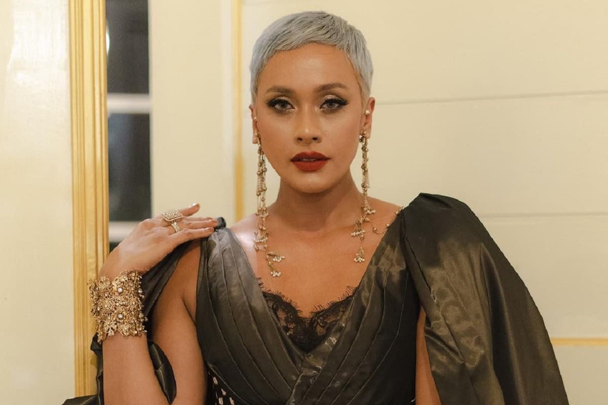 Kimmy Jayanti Dihujat karena Pakai Penutup Kepala dan <i>Dress</i> Ketat Kimmy Jayanti Dihujat karena Pakai Penutup Kepala dan <i>Dress</i> Ketat