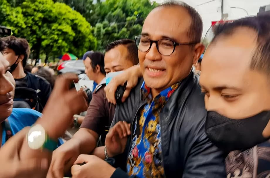 Jaksa KPK Hadirkan Istri dan Anak Rafael Alun di Persidangan Hari Ini Jaksa KPK Hadirkan Istri dan Anak Rafael Alun di Persidangan Hari Ini