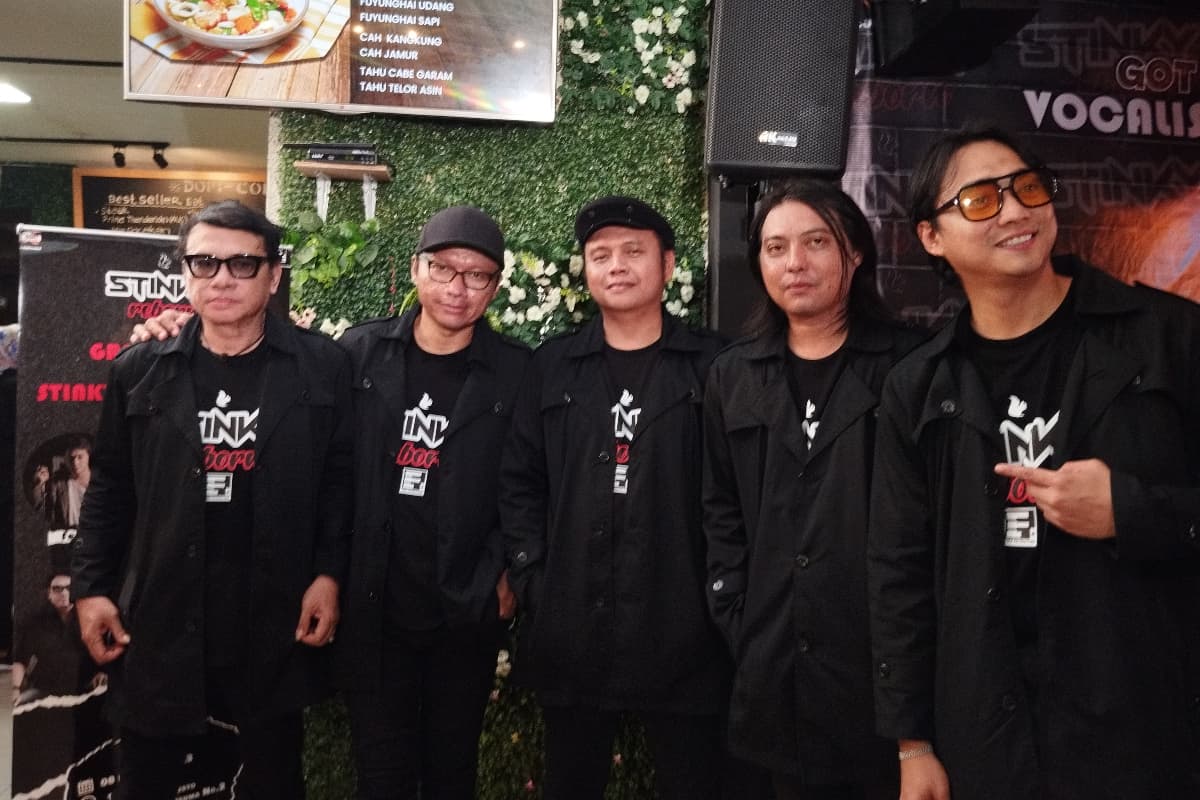 Band Stinky Kini Hadir dengan 2 Vokalis Band Stinky Kini Hadir dengan 2 Vokalis