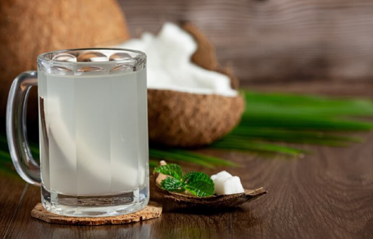 Segudang Manfaat Air Kelapa Muda bagi Kesehatan, Yuk Disimak! Segudang Manfaat Air Kelapa Muda bagi Kesehatan, Yuk Disimak!