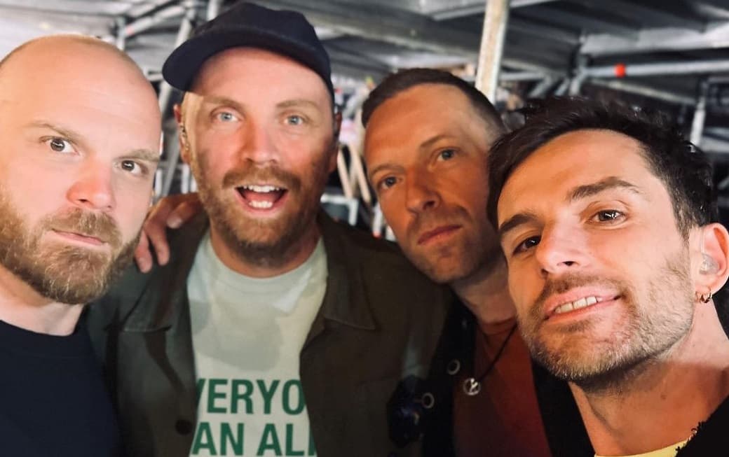 Pilihan Transportasi Umum Menuju Konser Coldplay di GBK, Simak Rutenya!