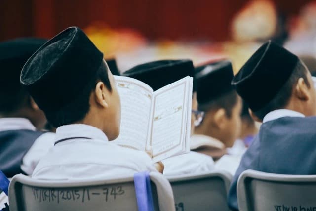 10 Contoh Bacaan Tafkhim dalam Alquran 10 Contoh Bacaan Tafkhim dalam Alquran