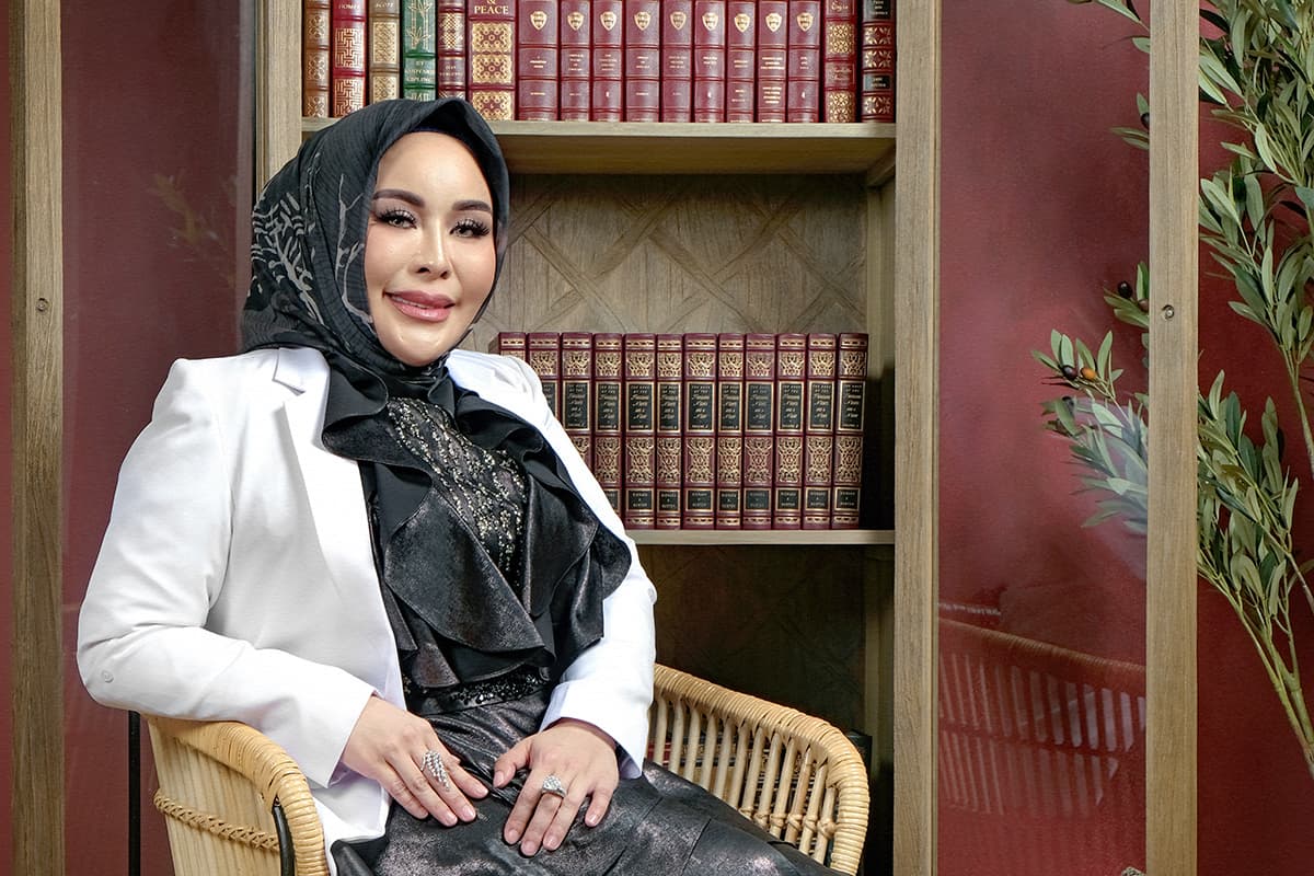 Cinta dengan Pekerjaannya Sebagai Apoteker, Heni Purnamasari Raih Rekor Muri Cinta dengan Pekerjaannya Sebagai Apoteker, Heni Purnamasari Raih Rekor Muri