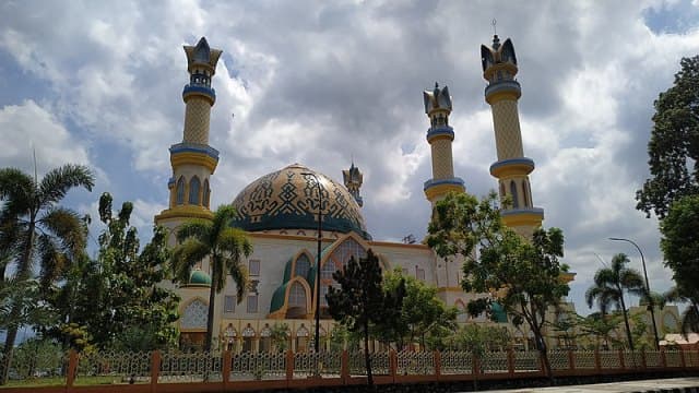 7 Wisata Halal Terbaik di Indonesia, Salah Satunya Daerah Berjuluk Pulau Seribu Masjid 7 Wisata Halal Terbaik di Indonesia, Salah Satunya Daerah Berjuluk Pulau Seribu Masjid