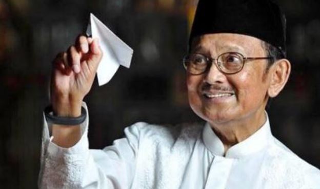 Ternyata Ini Alasan BJ Habibie Hanya Sebentar Jadi Presiden Ternyata Ini Alasan BJ Habibie Hanya Sebentar Jadi Presiden