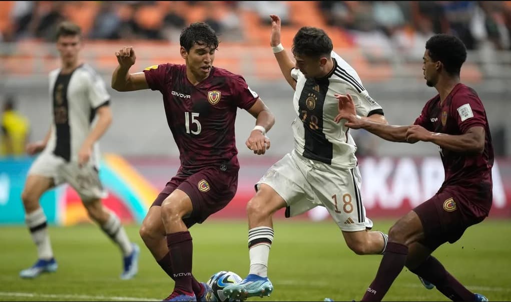 Titisan Mesut Ozil di Timnas Jerman U-17 Banjir Tawaran dari Raksasa Spanyol, Real Madrid atau Barcelona? Titisan Mesut Ozil di Timnas Jerman U-17 Banjir Tawaran dari Raksasa Spanyol, Real Madrid atau Barcelona?