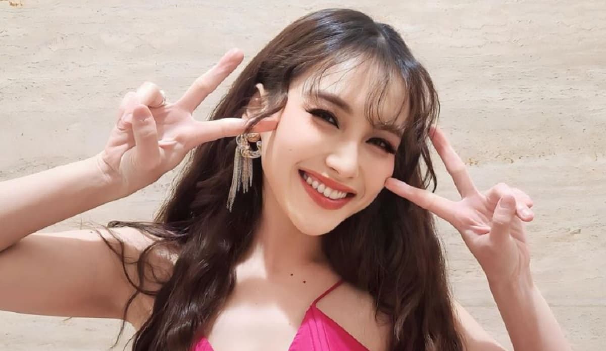 Potret Kece Mirror Selfie Ayu Ting Ting, Netizen: Jennie BLACKPINK Versi Depok Potret Kece Mirror Selfie Ayu Ting Ting, Netizen: Jennie BLACKPINK Versi Depok