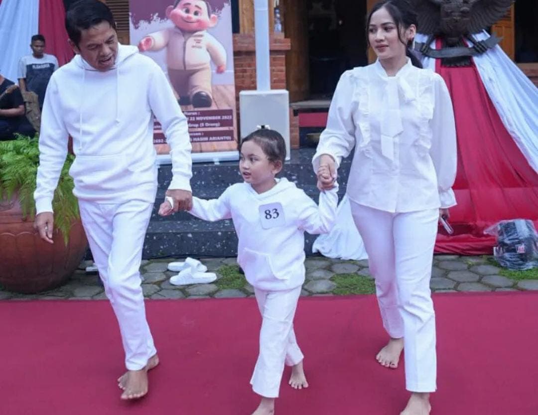 Profil Istri Cantik Dedi Mulyadi yang Kini Jadi Sorotan Profil Istri Cantik Dedi Mulyadi yang Kini Jadi Sorotan