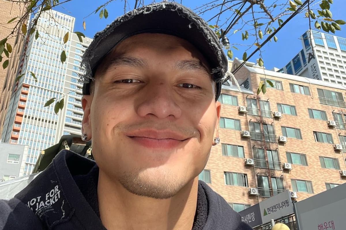 Jefri Nichol Ungkap Agama yang Dianut Usai Makan Babi Demi Menaikkan Berat Badan Jefri Nichol Ungkap Agama yang Dianut Usai Makan Babi Demi Menaikkan Berat Badan