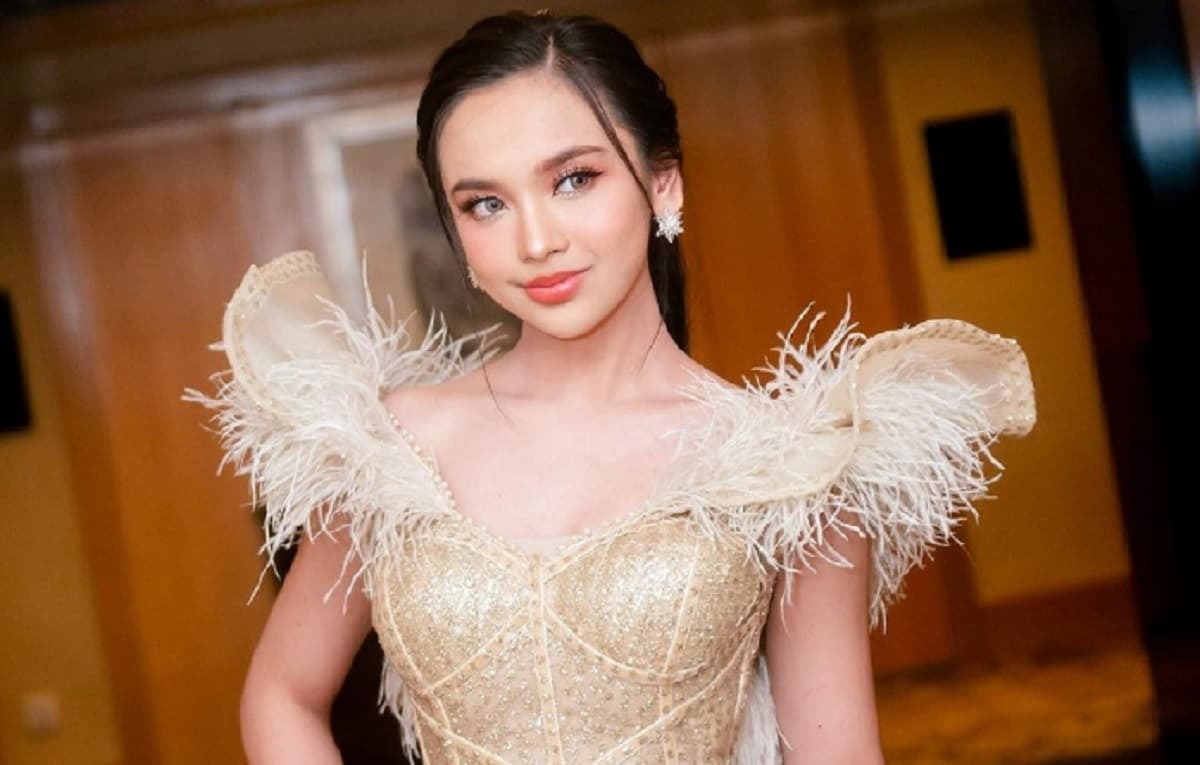 Potret Model Gaya Rambut Terbaru Lyodra, Disebut Netizen Mirip Lisa BLACKPINK Potret Model Gaya Rambut Terbaru Lyodra, Disebut Netizen Mirip Lisa BLACKPINK