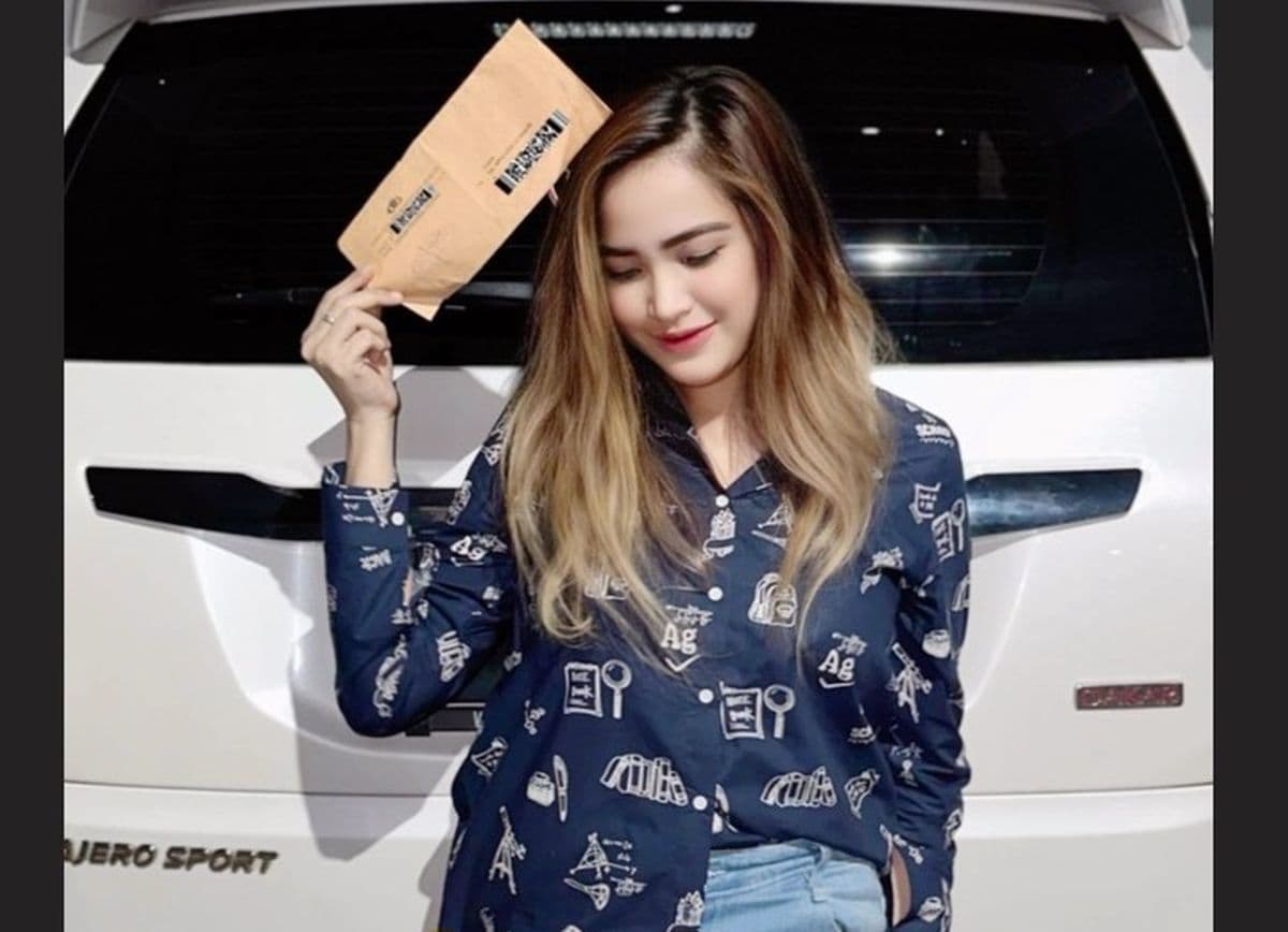 5 Potret Cantik Aina Lutfi, Selebgram yang Dilaporkan oleh Pelakor Suaminya 5 Potret Cantik Aina Lutfi, Selebgram yang Dilaporkan oleh Pelakor Suaminya