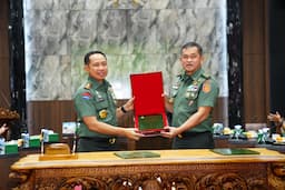 Serah Terima Risalah Kasad, Ini Pesan Panglima TNI Jenderal Agus Subiyanto         