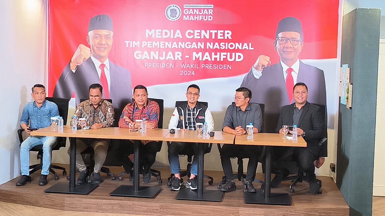 Aiman Witjaksono Heran Kritiknya Berujung Laporan ke Polisi Aiman Witjaksono Heran Kritiknya Berujung Laporan ke Polisi