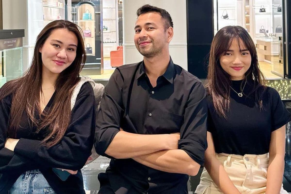 Raffi Ahmad Foto Bareng Fuji dan Aaliyah Massaid, Netizen: Pemersatu Bangsa! Raffi Ahmad Foto Bareng Fuji dan Aaliyah Massaid, Netizen: Pemersatu Bangsa!