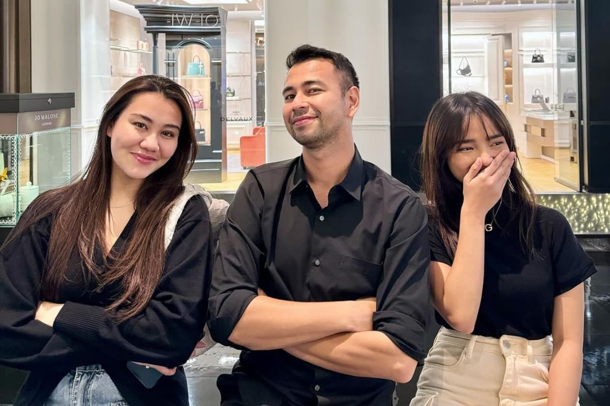 Foto Bareng Aaliyah Massaid, Fuji: Kita Aja Akur, Masa Netizen Nggak Foto Bareng Aaliyah Massaid, Fuji: Kita Aja Akur, Masa Netizen Nggak