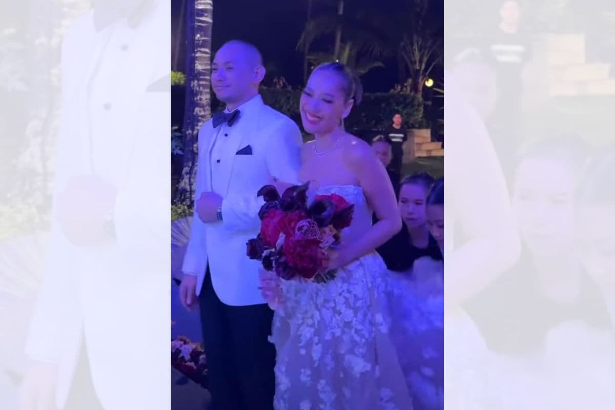 Senyum Bunga Citra Lestari Merekah, Resepsi Pernikahan dengan Tiko Aryawardhana di Bali Senyum Bunga Citra Lestari Merekah, Resepsi Pernikahan dengan Tiko Aryawardhana di Bali