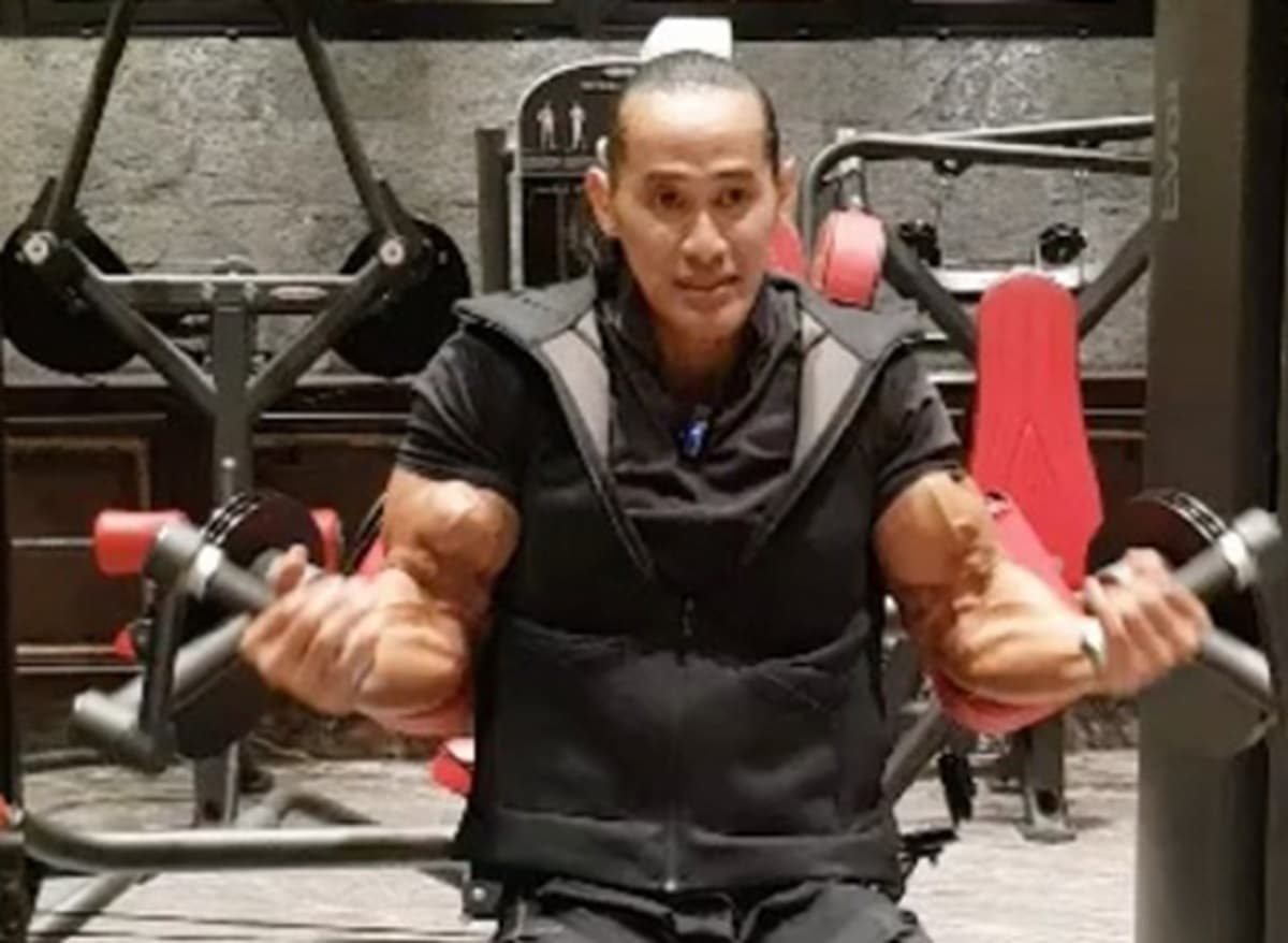 Ade Rai Ungkap Rahasia dan Manfaat Merokok yang Belum Banyak Orang Tahu Ade Rai Ungkap Rahasia dan Manfaat Merokok yang Belum Banyak Orang Tahu