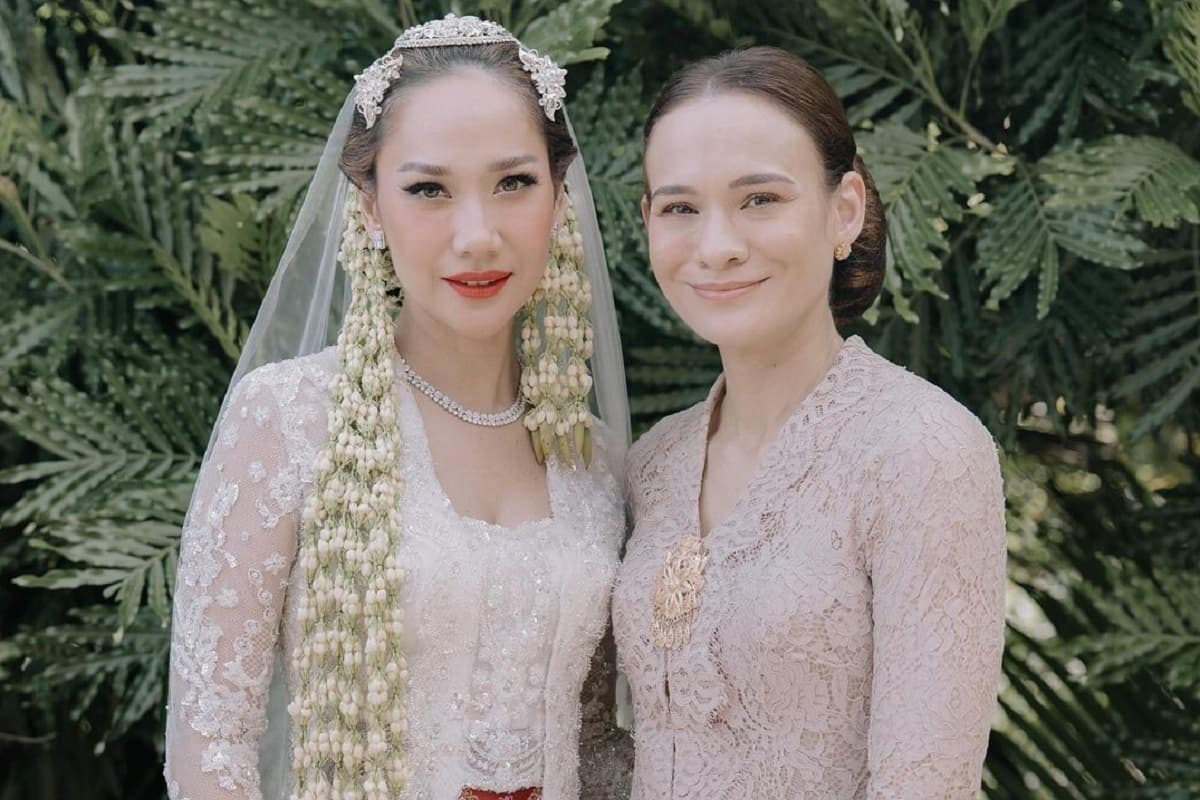 Biodata dan Agama Aishah Sinclair, Aktris Cantik <i>Bridesmaid</i> BCL Biodata dan Agama Aishah Sinclair, Aktris Cantik <i>Bridesmaid</i> BCL