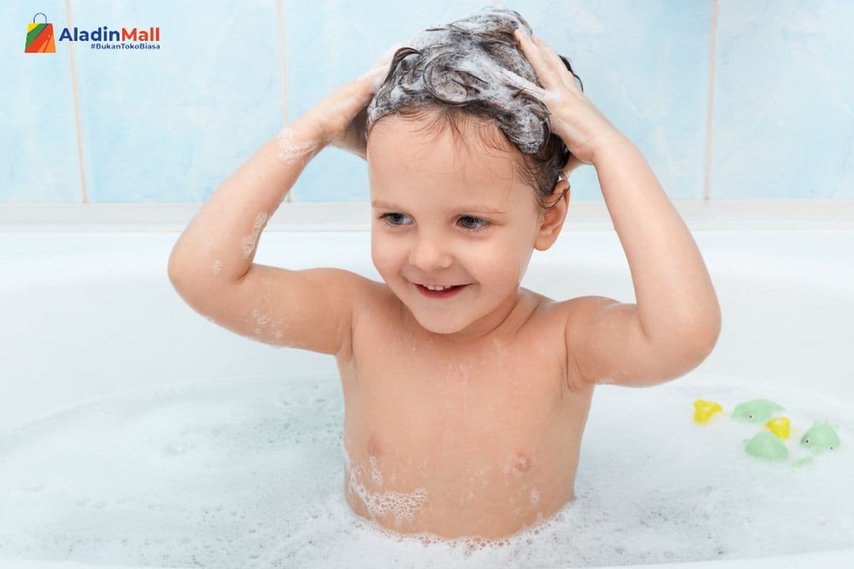 Rekomendasi Shampoo Bayi untuk Melebatkan Rambut, Mom Wajib Punya! Rekomendasi Shampoo Bayi untuk Melebatkan Rambut, Mom Wajib Punya!