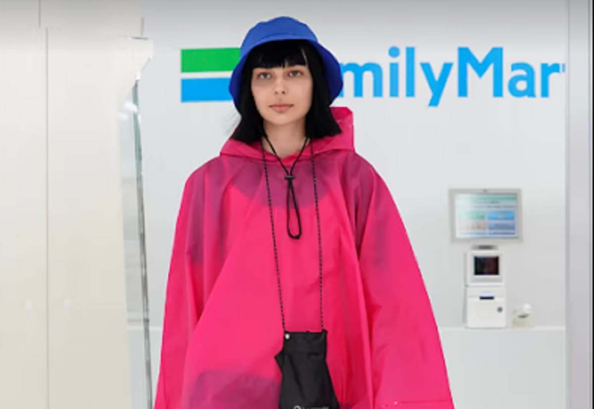 Unik! Ada Gelaran Fashion Show di Minimarket Ini Unik! Ada Gelaran Fashion Show di Minimarket Ini