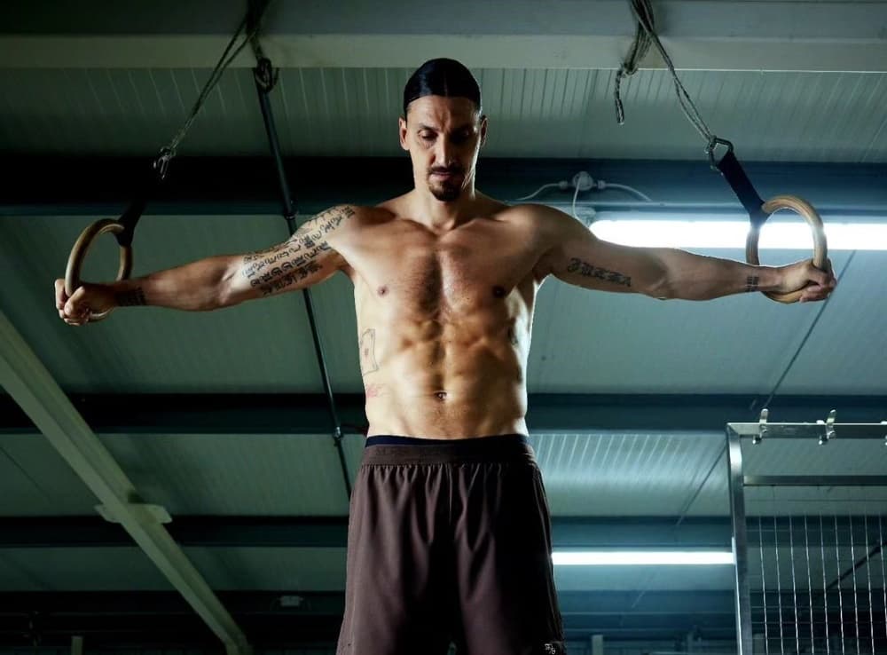 Kisah Zlatan Ibrahimovic, Mantan Pemain AC Milan dan Inter Milan yang Punya Tato Bertuliskan Hamba Allah hingga Fakta Agama yang Dianut Kisah Zlatan Ibrahimovic, Mantan Pemain AC Milan dan Inter Milan yang Punya Tato Bertuliskan Hamba Allah hingga Fakta Agama yang Dianut