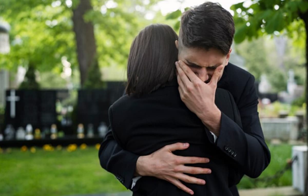 Mimpi Pasangan Meninggal Dunia, Apa Artinya? Mimpi Pasangan Meninggal Dunia, Apa Artinya?