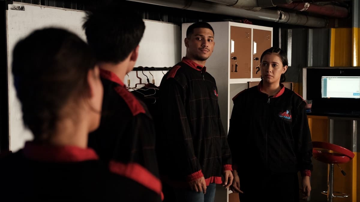 Annette Edoarda Pamer Kemampuan <i>Service</i> Mobil di Episode 2 <i>Montir Cantik</i> Annette Edoarda Pamer Kemampuan <i>Service</i> Mobil di Episode 2 <i>Montir Cantik</i>