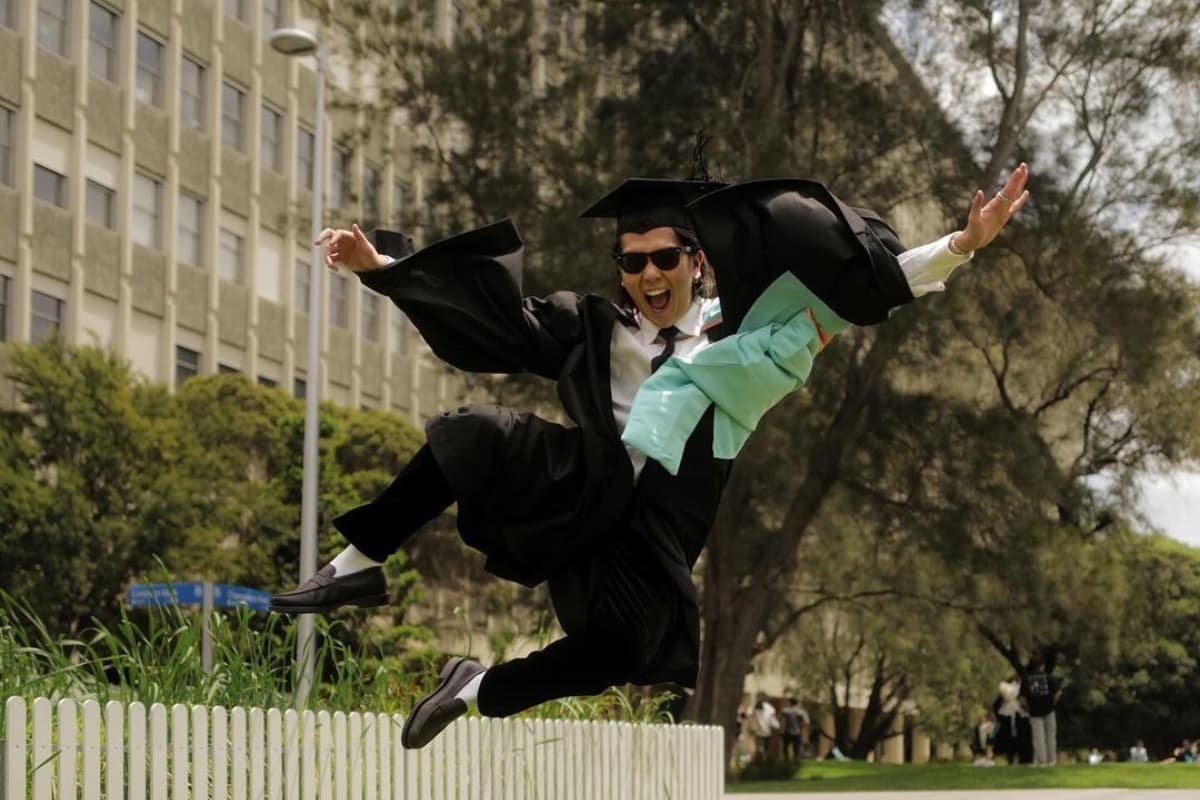 Iqbaal Ramadhan Lulus dari Monash University Iqbaal Ramadhan Lulus dari Monash University