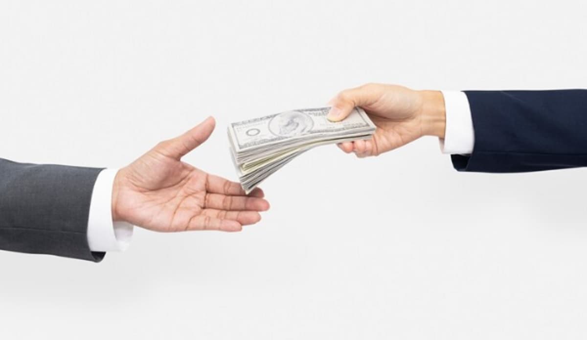 Arti Mimpi Dapat Uang Banyak dari Seseorang, Tanda Segera Kaya Raya? Arti Mimpi Dapat Uang Banyak dari Seseorang, Tanda Segera Kaya Raya?