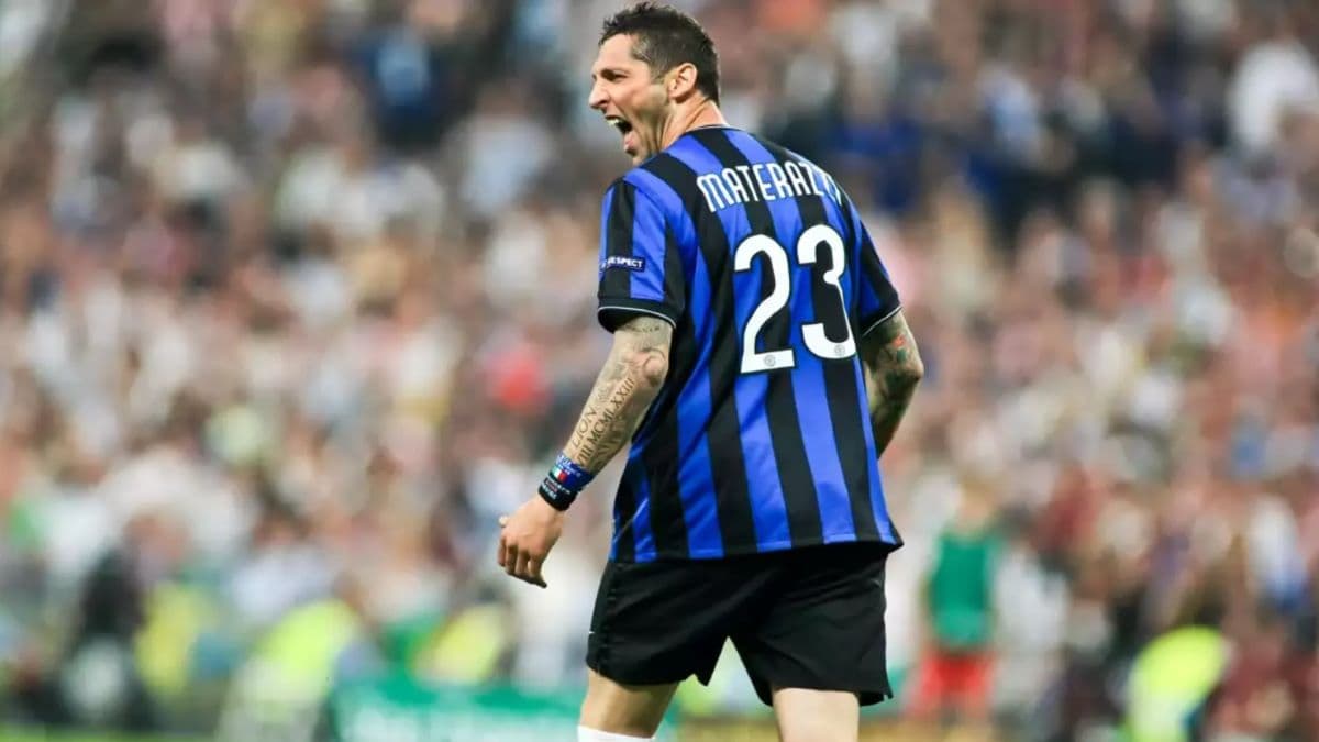 Kisah Unik Marco Materazzi Dibuat Bertekuk Lutut Depan Ronaldo saat Berada di Ruang Ganti Inter Milan Kisah Unik Marco Materazzi Dibuat Bertekuk Lutut Depan Ronaldo saat Berada di Ruang Ganti Inter Milan