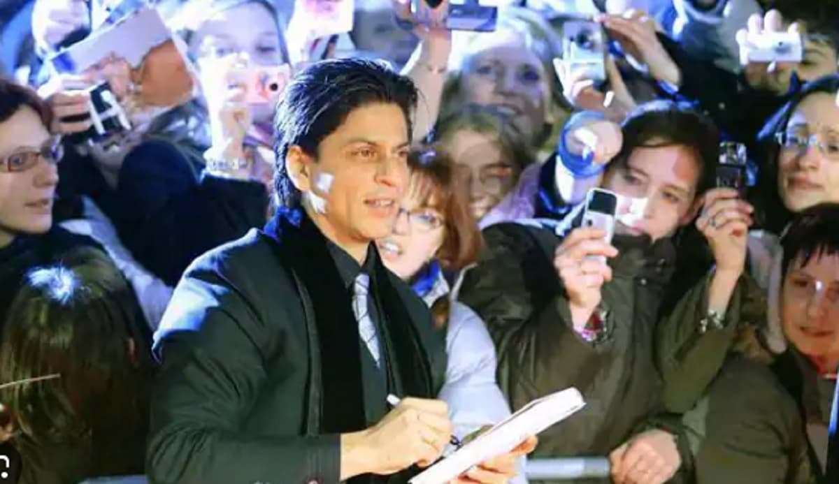 8 Rahasia Tubuh Fit dan <i>Six</i> <i>Packs</i> Shah Rukh Khan di Usia 58 Tahun 8 Rahasia Tubuh Fit dan <i>Six</i> <i>Packs</i> Shah Rukh Khan di Usia 58 Tahun