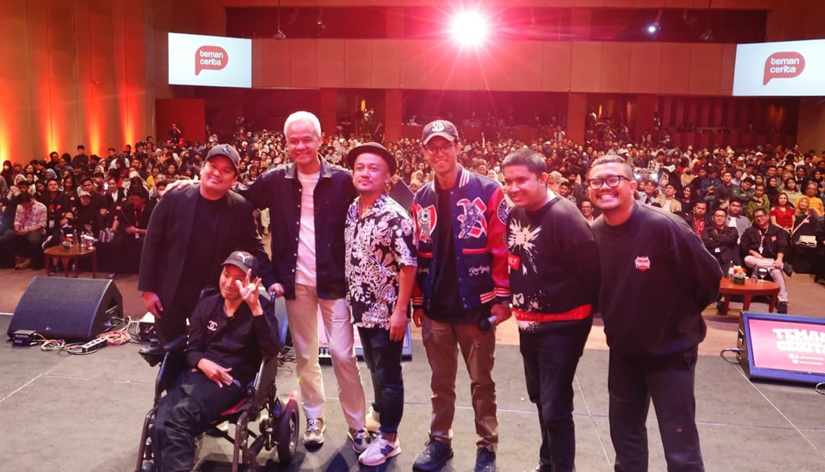 Diroasting 3 Komika, Ganjar Tertawa Santai: Tenang Kalian Tidak Akan Hilang Diroasting 3 Komika, Ganjar Tertawa Santai: Tenang Kalian Tidak Akan Hilang