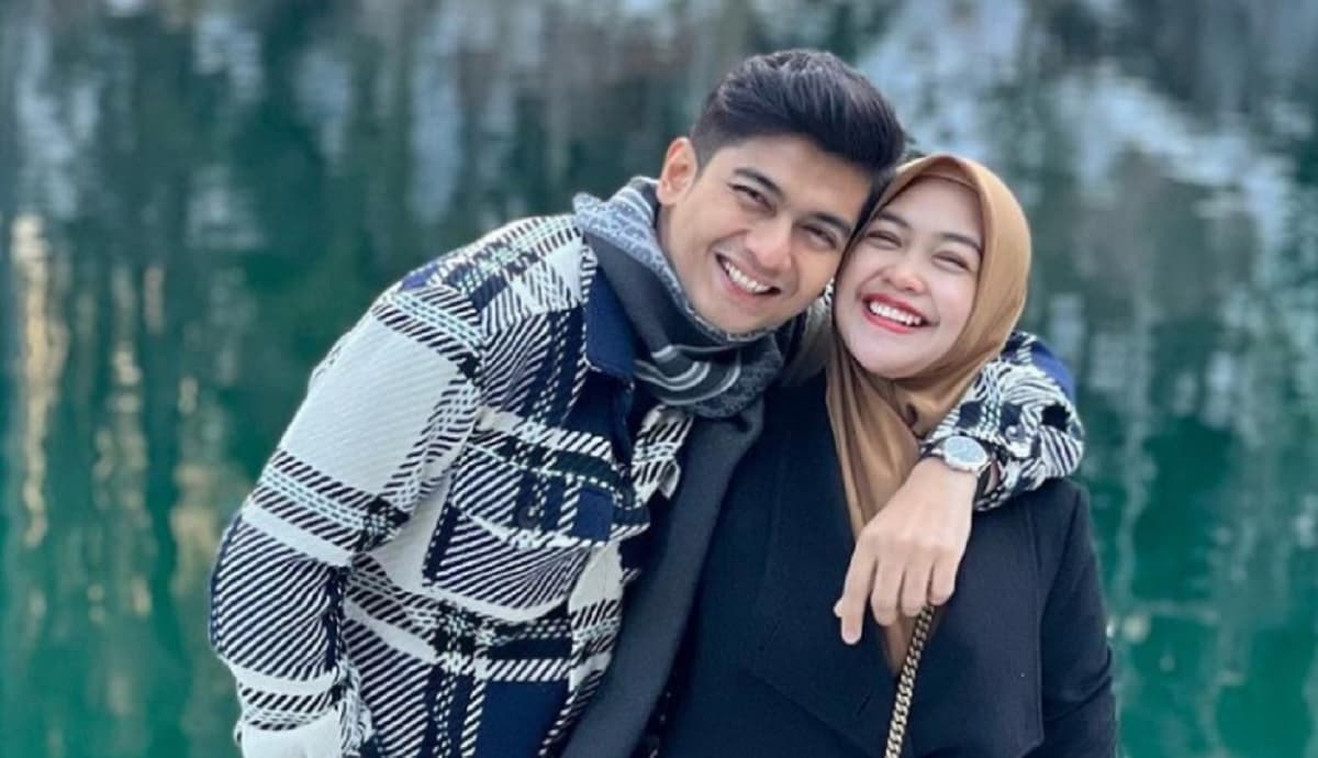 5 Potret Kebersamaan Ria Ricis dengan Suami, Sebelum Foto Teuku Ryan Dihapus dari Youtube 5 Potret Kebersamaan Ria Ricis dengan Suami, Sebelum Foto Teuku Ryan Dihapus dari Youtube