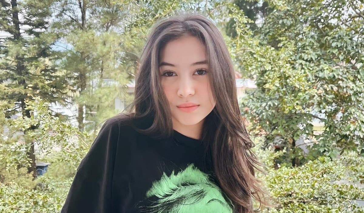 Sandrinna Michelle Tegaskan Permasalahannya dengan Sang Ibu Bukan karena Junior Roberts Sandrinna Michelle Tegaskan Permasalahannya dengan Sang Ibu Bukan karena Junior Roberts