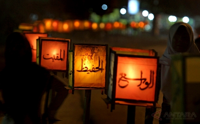 99 Asmaul Husna yang Wajib Dihafal Beserta Artinya 99 Asmaul Husna yang Wajib Dihafal Beserta Artinya