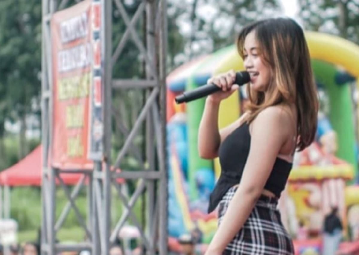 Potret dan Profil Ajeng Febria, Penyanyi Dangdut Asal Blitar Potret dan Profil Ajeng Febria, Penyanyi Dangdut Asal Blitar