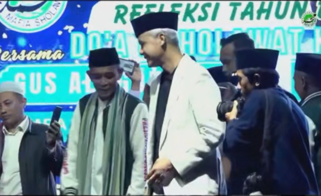 Ganjar Hadiri Sholawat Kebangsaan Refleksi Tahun Baru 2024 di Semarang Ganjar Hadiri Sholawat Kebangsaan Refleksi Tahun Baru 2024 di Semarang