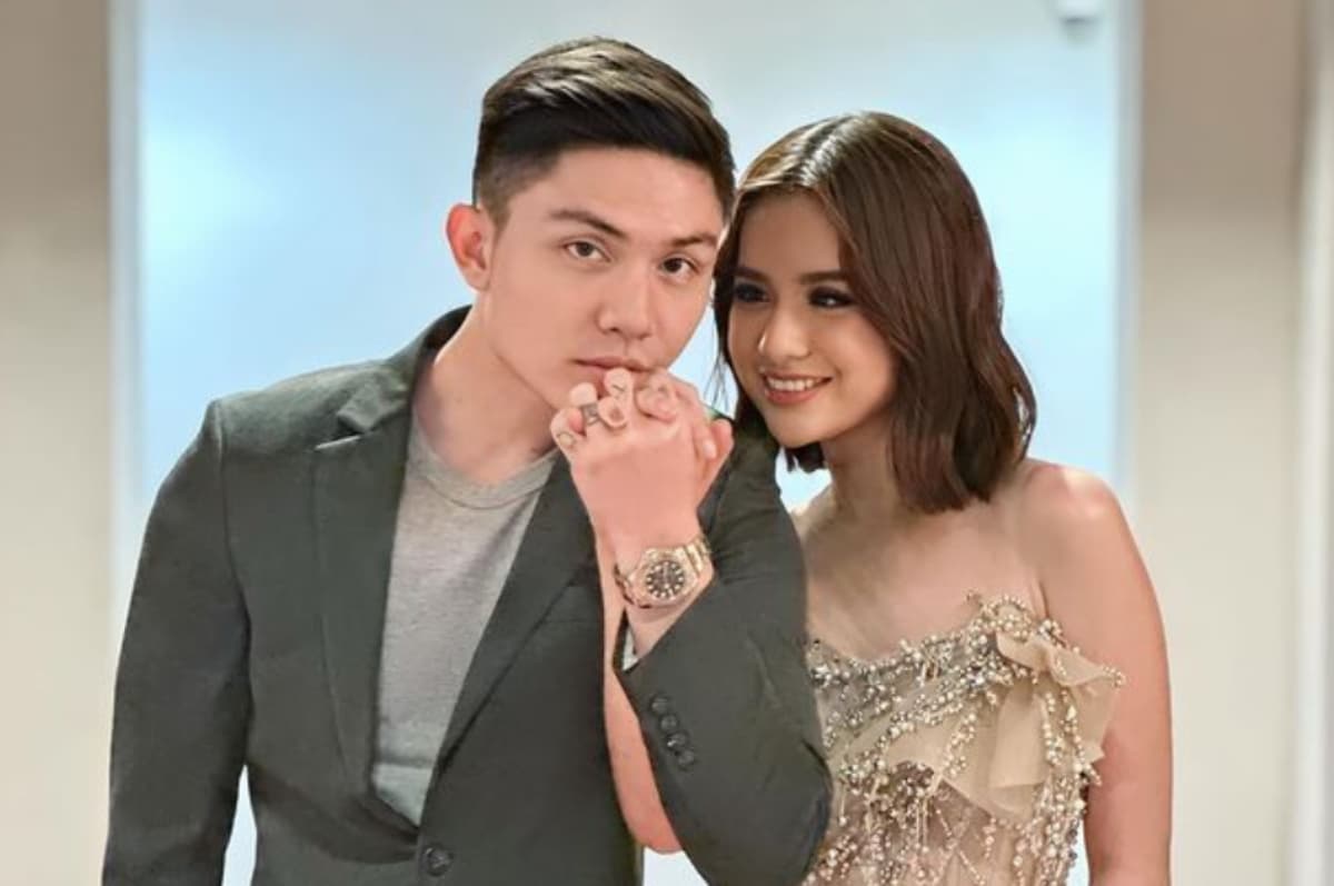 Suami Anggi Marito Pajang Foto di Kokpit, Netizen Ramai Beri Nasihat Suami Anggi Marito Pajang Foto di Kokpit, Netizen Ramai Beri Nasihat